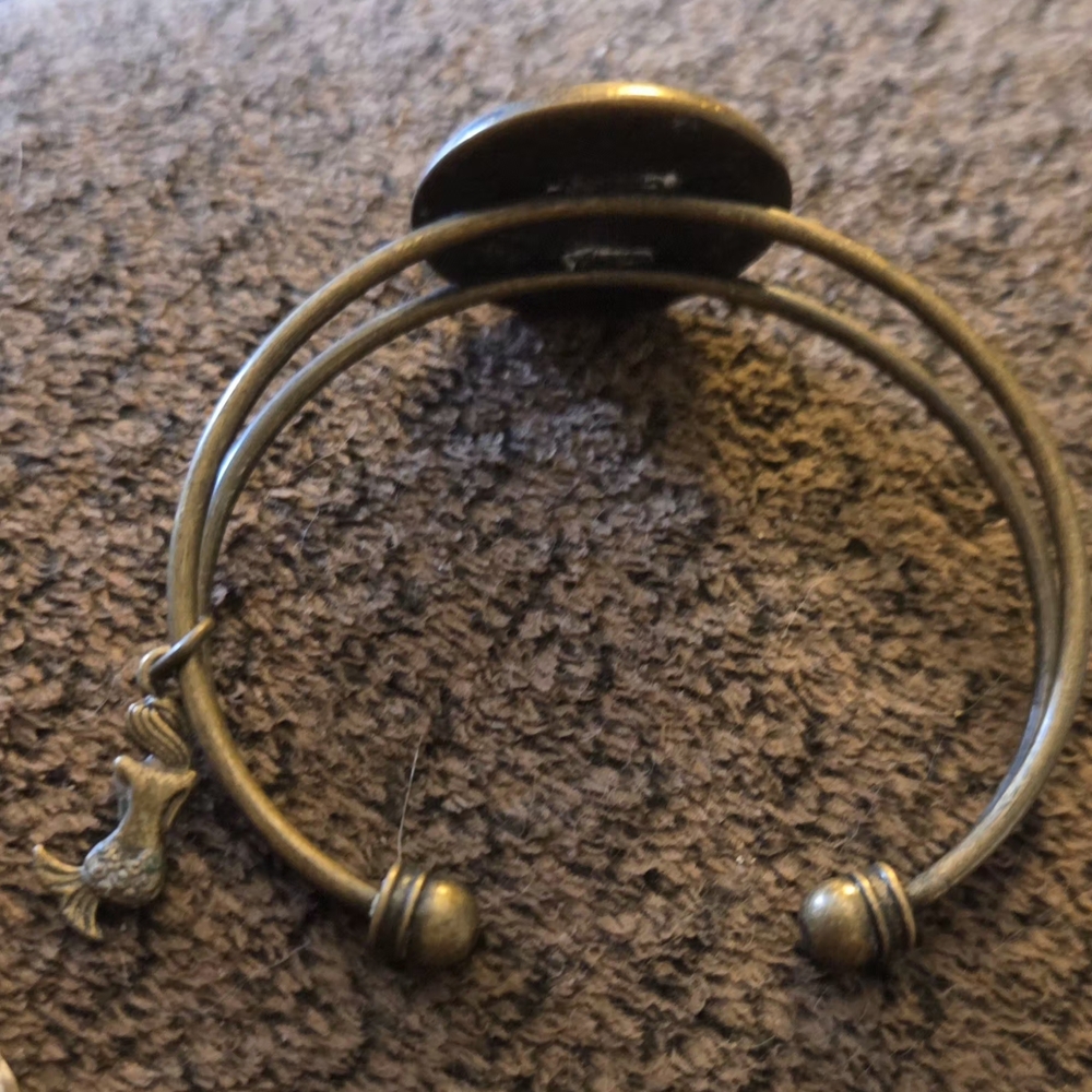 Vintage-Style Peter Pan Silhouette Bangle Bracelet in Antiqued Bronze - Picture 6 of 6